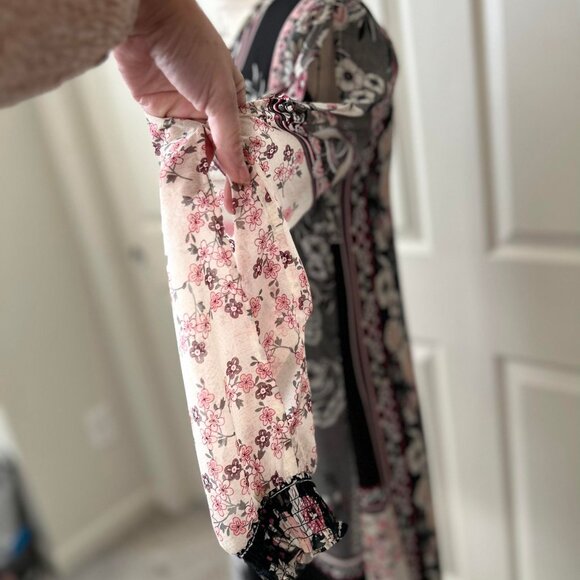 Women's Beautiful Floral Patch Dress with Sheer Split Sleeves and Smocked Wrists - Picture 10 of 16